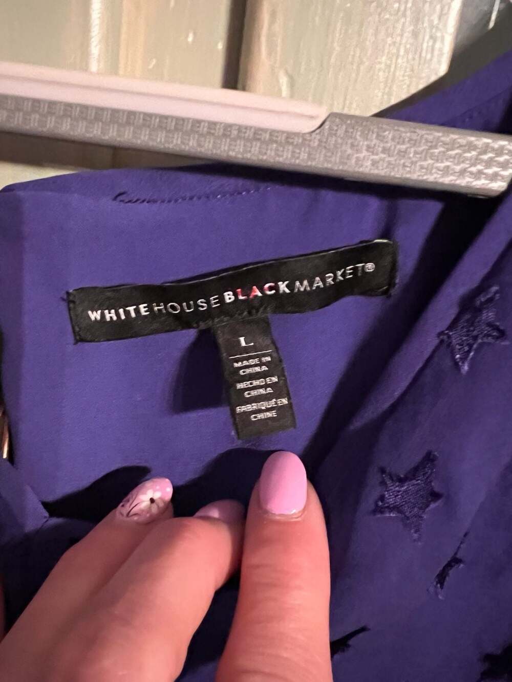 White House Black Market Blue Star Print V-Neck Blouse Size L - Picture 4 of 7